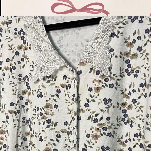 Vintage 90s floral cottage core button up with crochet collar - Picture 2 of 3